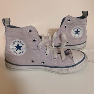 Converse Allstars kid’s size 13. Lavender colorway.